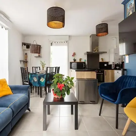 Apartment Avec 3 Au Pied Du Tram Avec Internet !